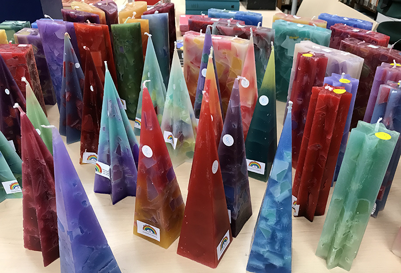 Kerzen- und Bücherflohmarkt in der Bibliothek der THEOLOGISCHEN KURSE