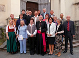 Bischof Dr. Alois Schwarz mit den AbsolventInnen aus Kärnten
